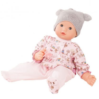Babypuppe mit grauer Mütze und rosa Strampler